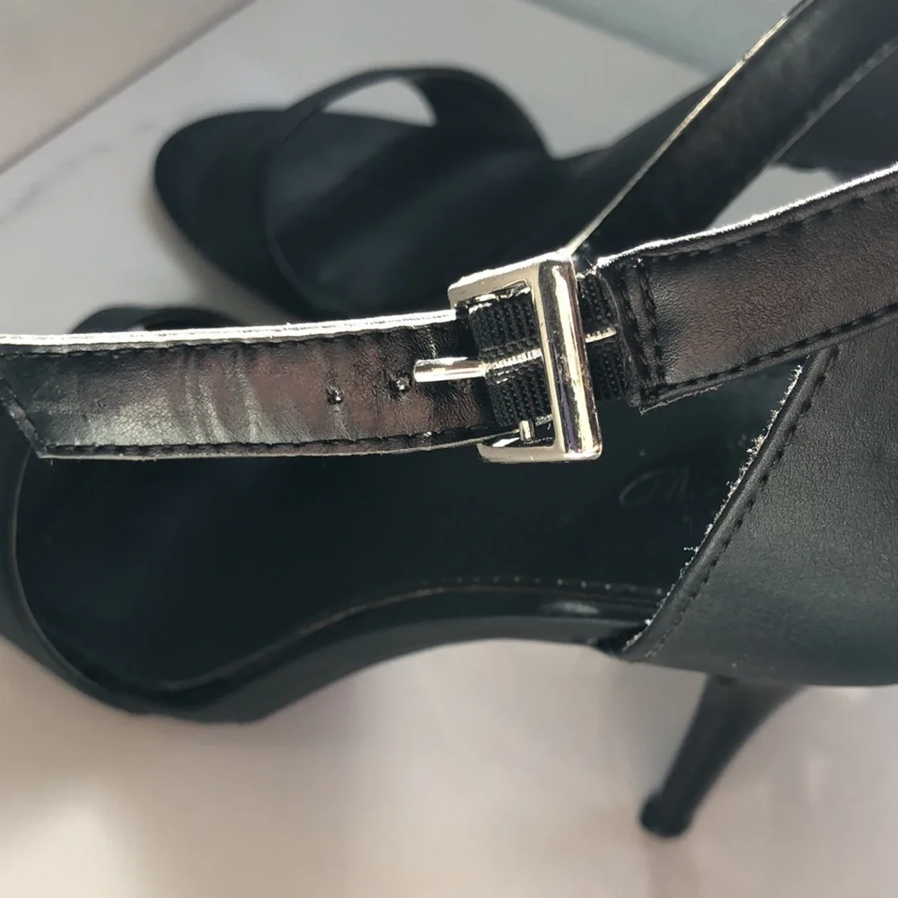 Mossimo Black 4" Strappy Sandals, 9.5 - Picture 8 of 11